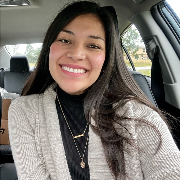 Meet your Posher, Vanesa - Picture 1 of 7